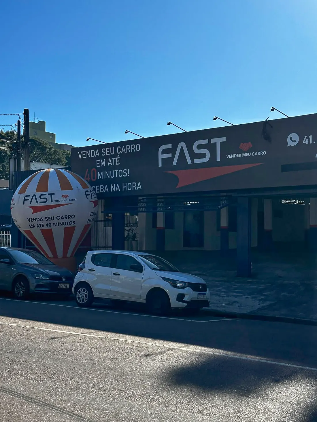 Fachada Fast Bacacheri com balão promocional